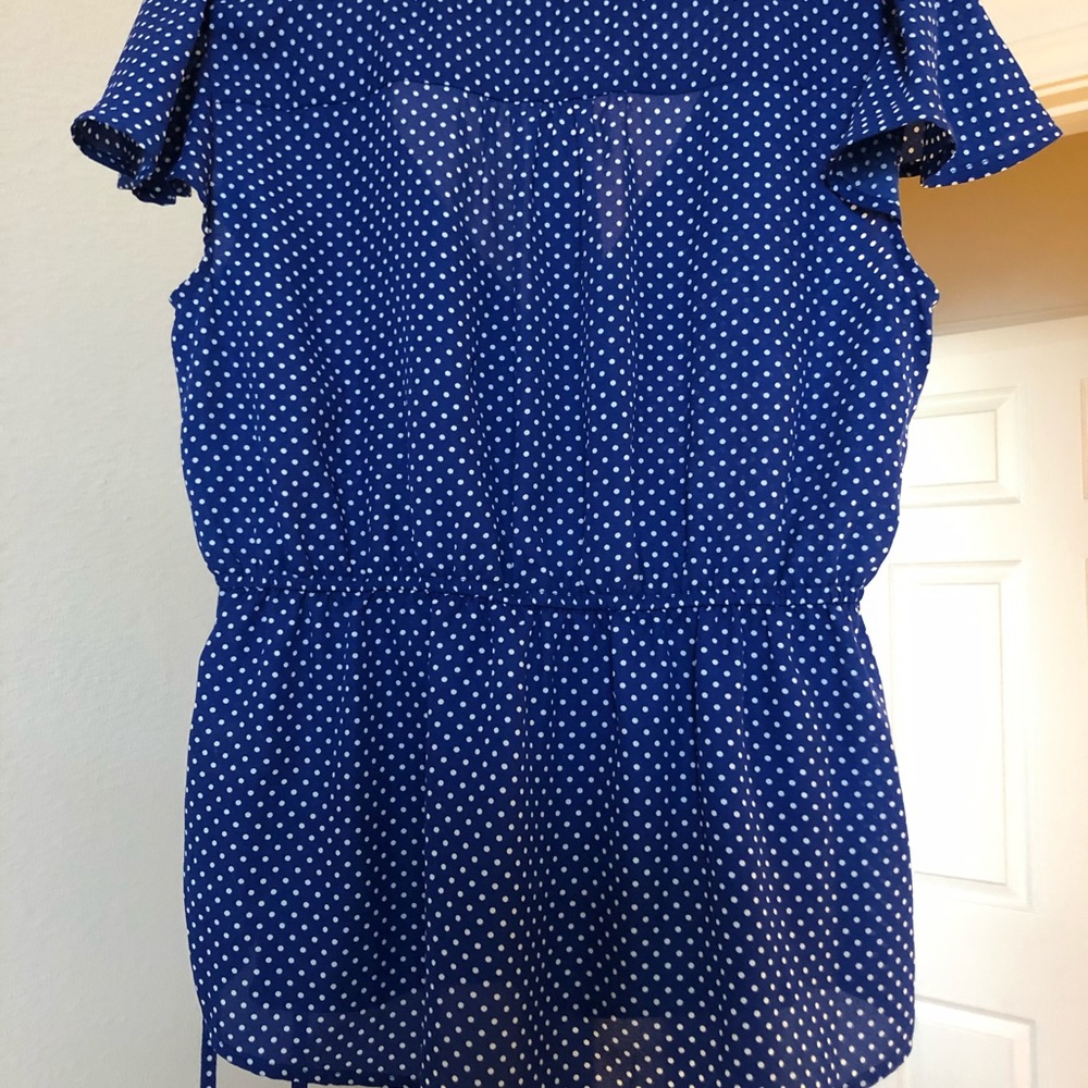 Polka dot shirt. With ruffles and side tie. - Picture 2 of 6